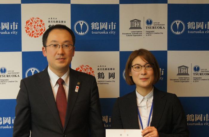 皆川市長と隊員達の集合写真