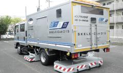 路面下空洞調査車