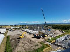 鉄骨建方工事を行っています。