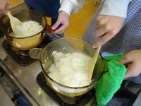 炊きあがったご飯の写真