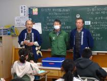 説明を行う有機米農家