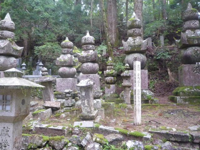 高野山奥之院（和歌山県）